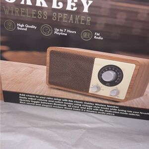 Oakley Vintage-Style Speaker - Brown and Cream